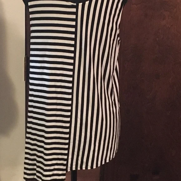 Vince Camuto Striped Top - Picture 5 of 7